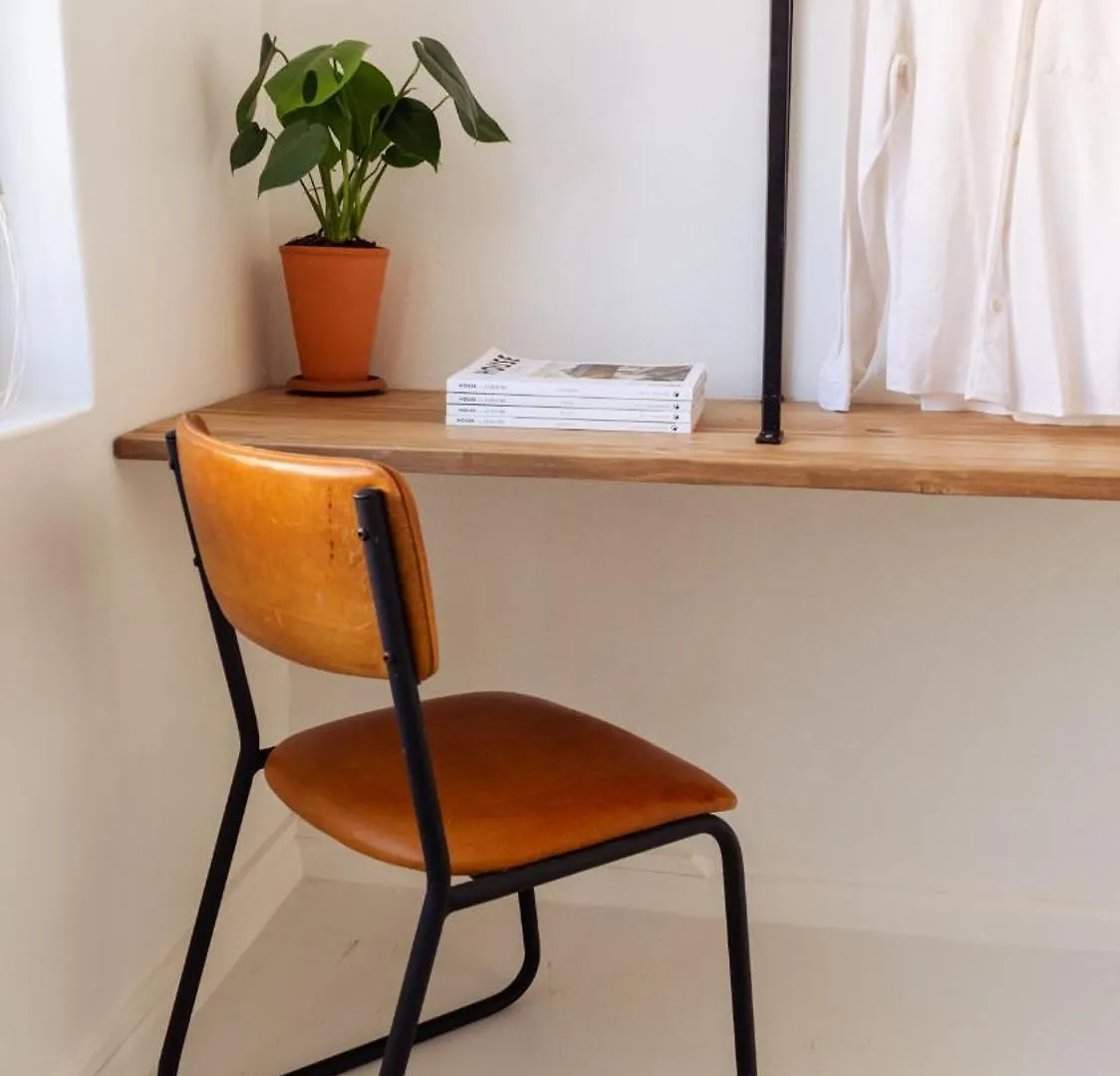 Foools Inn - Trendy Rooms Available In The Heart Of Sea Point! ケープタウン 0*,  南アフリカ