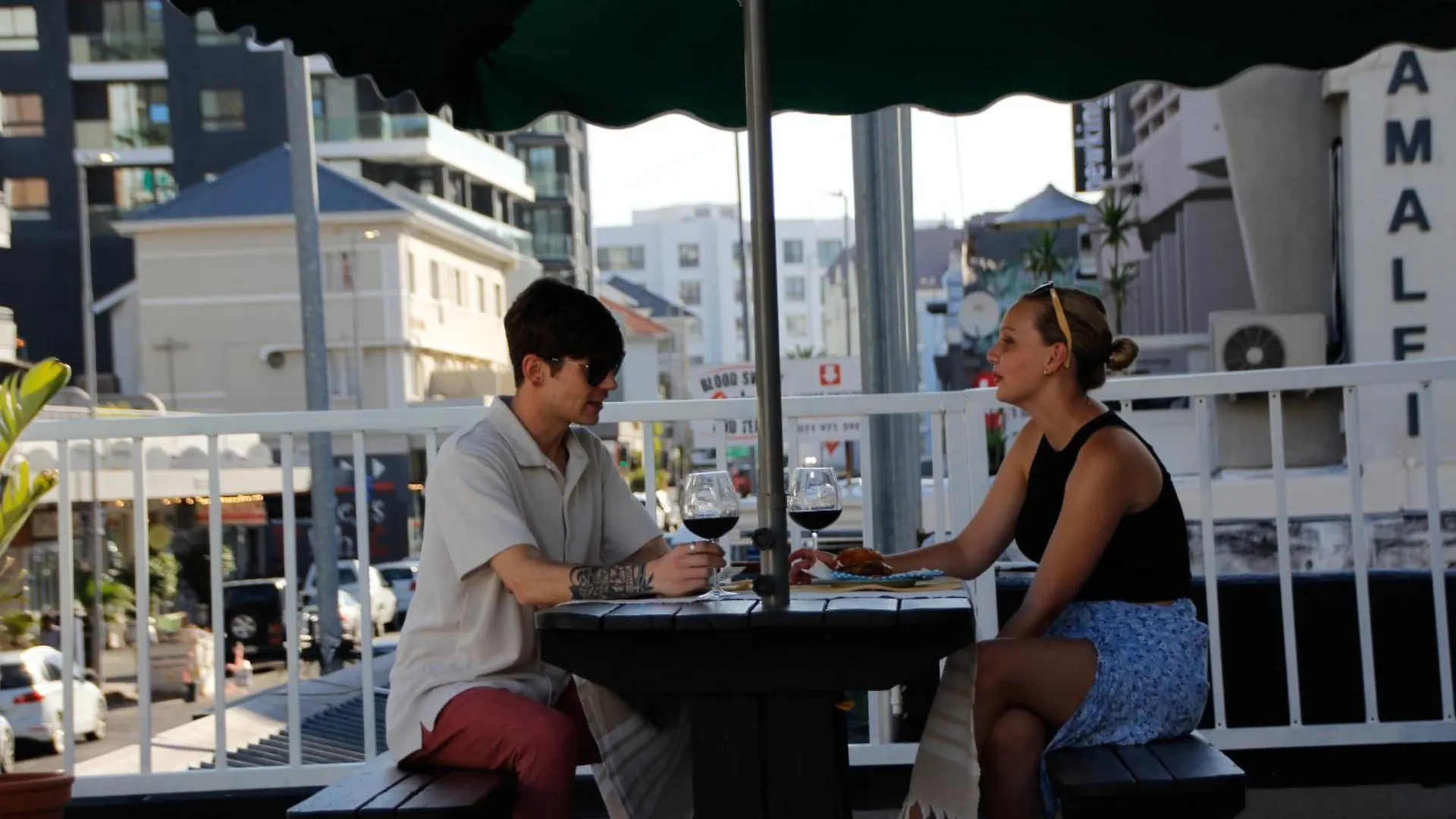 Foools Inn - Trendy Rooms Available In The Heart Of Sea Point! ケープタウン 0*,