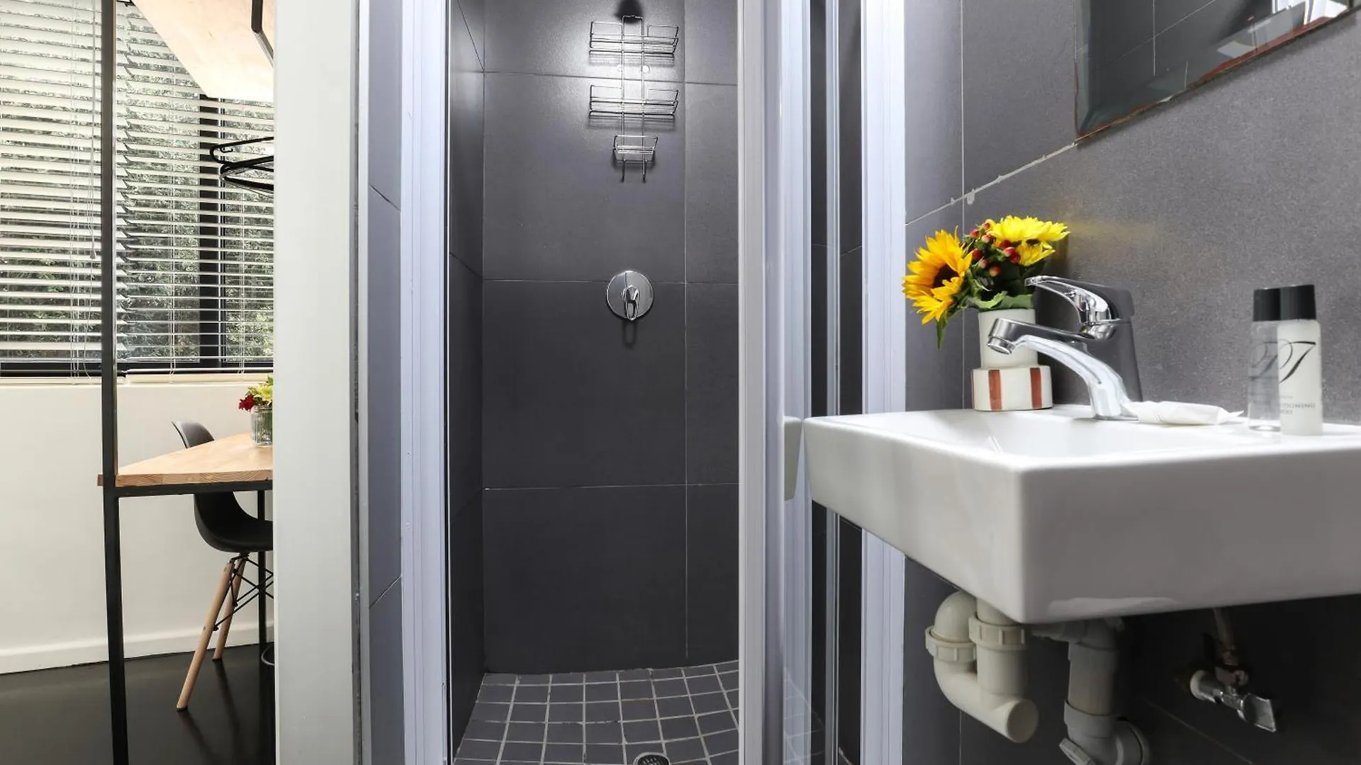 Foools Inn - Trendy Rooms Available In The Heart Of Sea Point! ケープタウン アパート