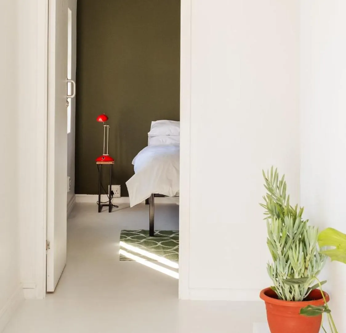 アパート Foools Inn - Trendy Rooms Available In The Heart Of Sea Point! ケープタウン