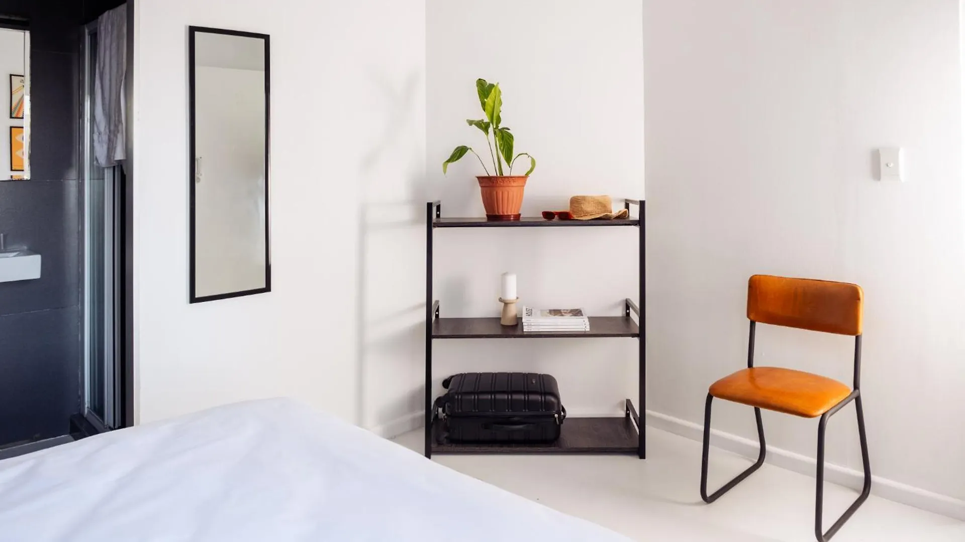 アパート Foools Inn - Trendy Rooms Available In The Heart Of Sea Point! ケープタウン 南アフリカ