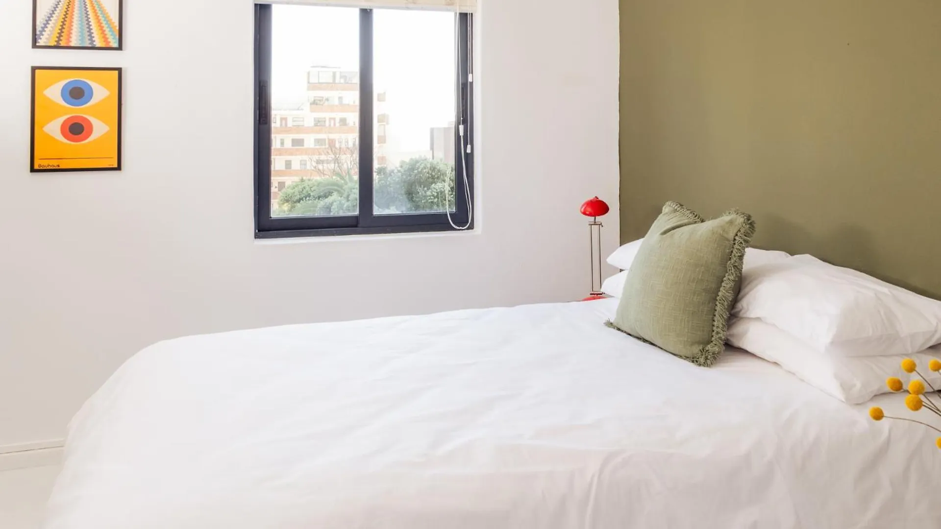 アパート Foools Inn - Trendy Rooms Available In The Heart Of Sea Point! ケープタウン